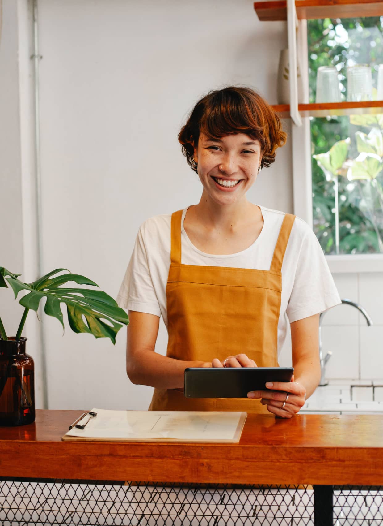 chica-sonriente-tablet